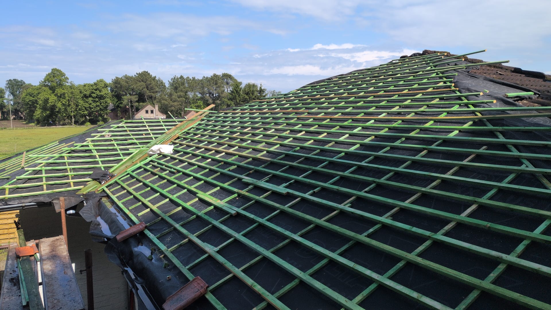 Panlatten en onderdak tijdens renovatie